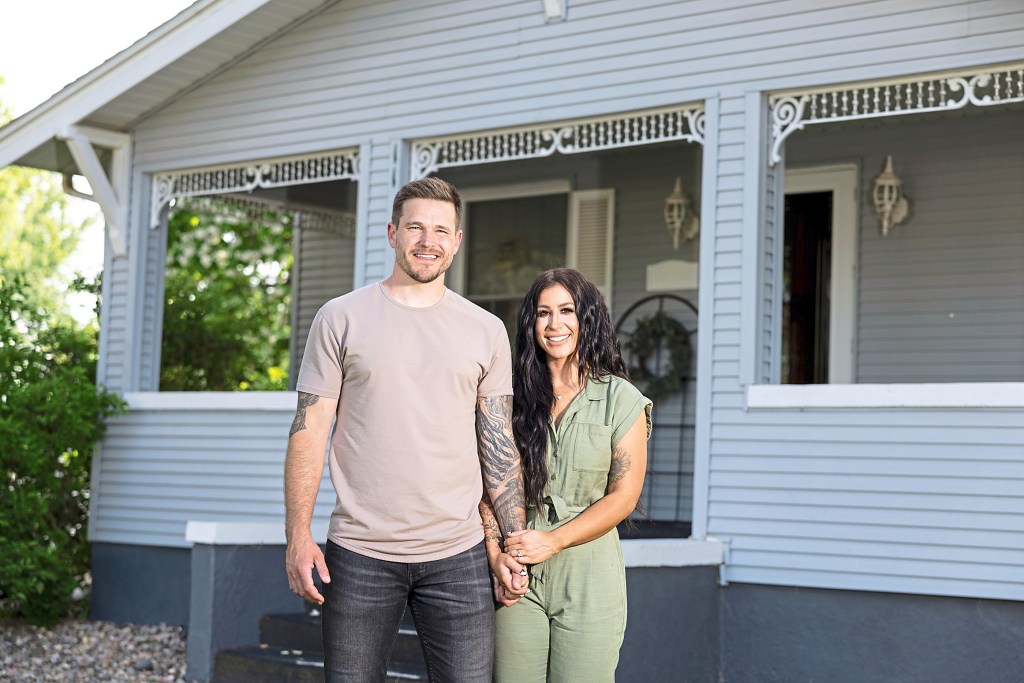 Chelsea and Cole DeBoer HGTV couples