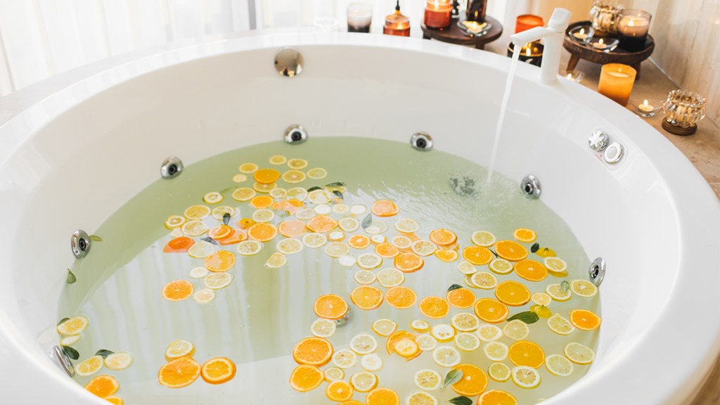 bathtub with orange peels floating inside; uses for orange peels