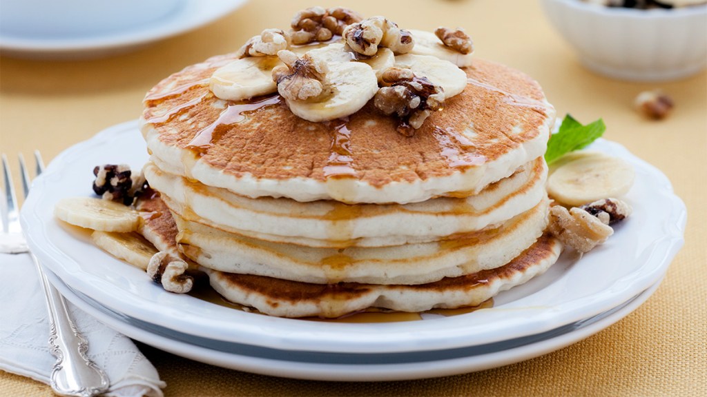 A recipe for Banana and Walnut Pancakes as part of a guide on how to reheat them