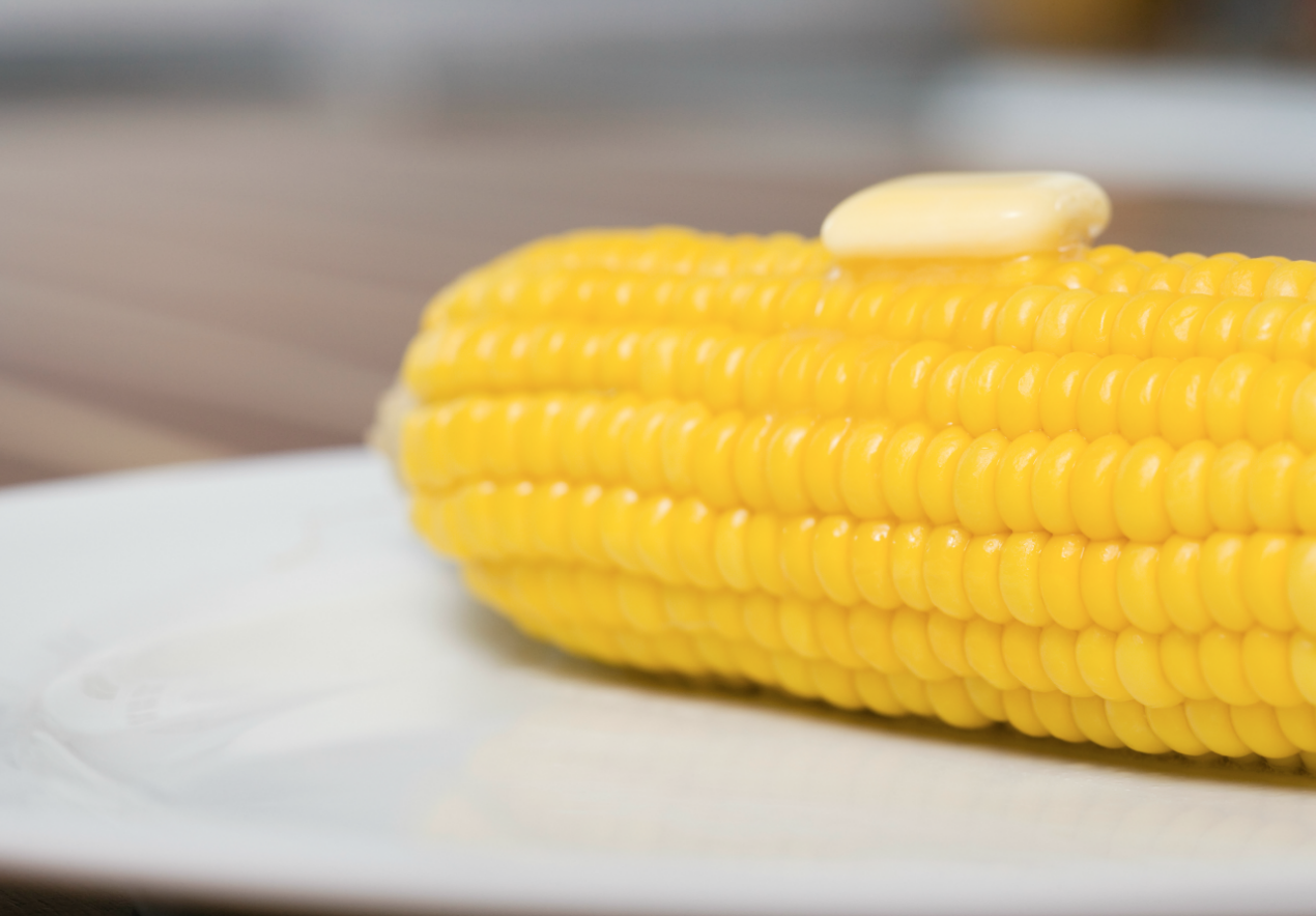 Can corn on the cob be reheated in the microwave How To Reheat Corn On The Cob So It S Juicy Crunchy And Sweet