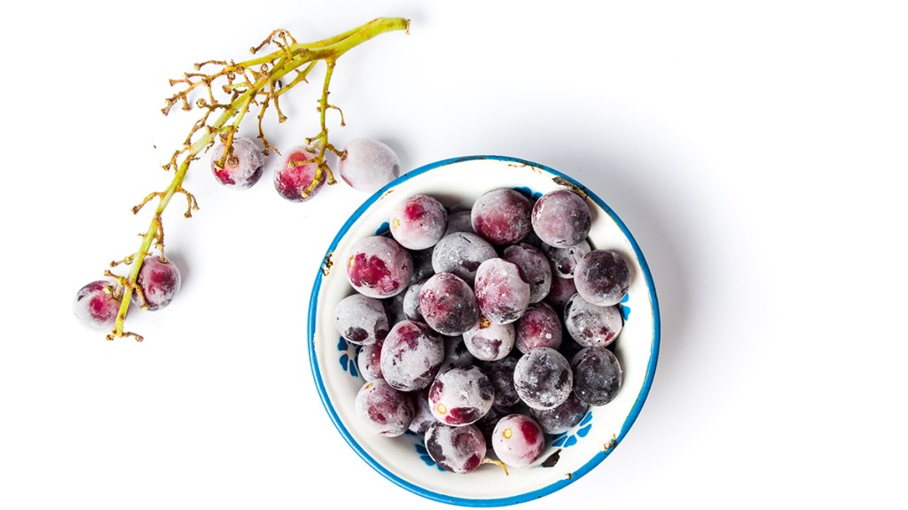 frozen grapes in a bowl; best snacks for weight loss