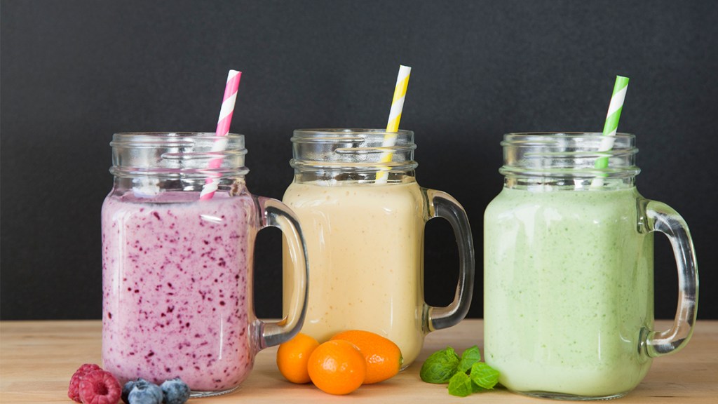3 protein smoothies: best snacks for weight loss