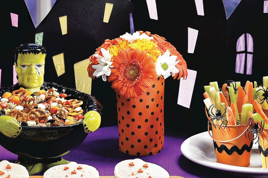 Halloween Centerpiece Ideas: Supermarket bouquet popped into small vase and vase is wrapped with polka dot napkin "wrap"