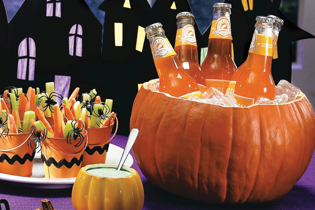 Halloween centerpiece ideas: pumpkin as a drinks cooler
