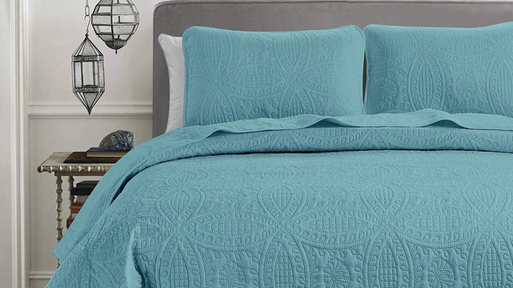 The Best Lightweight Comforter You Can Buy For Hot Sleepers