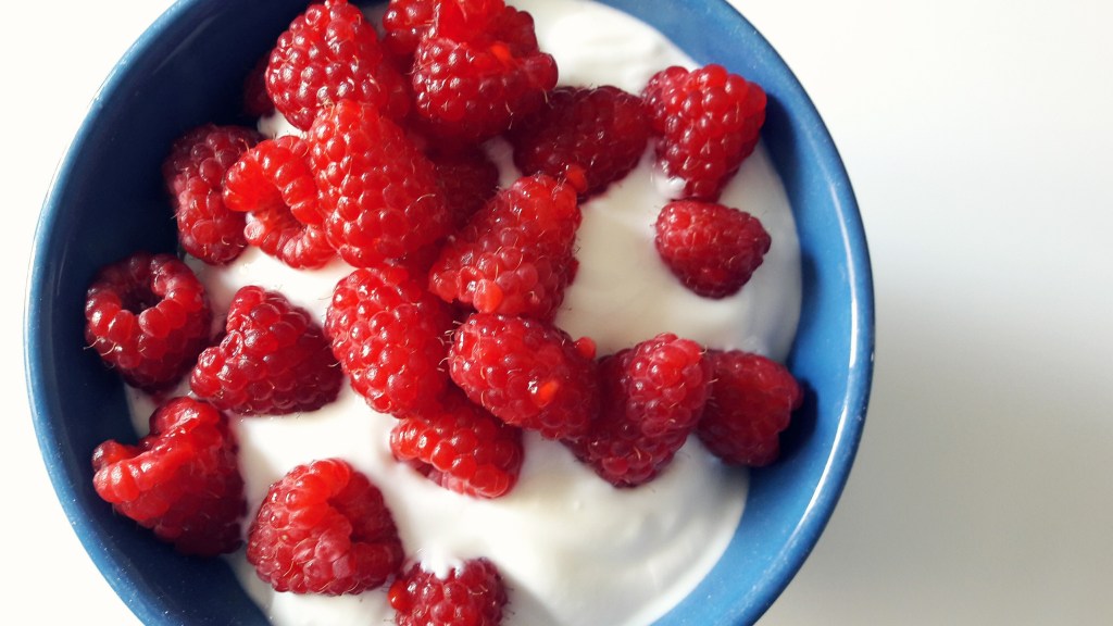 yogurt with rasperries