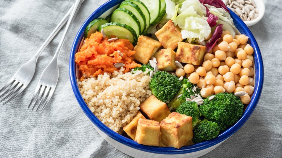 Bowl of quinoa, tofu, and broccoli