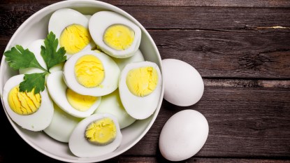 hard-boiled-eggs-green-yolk-safe-to-eat