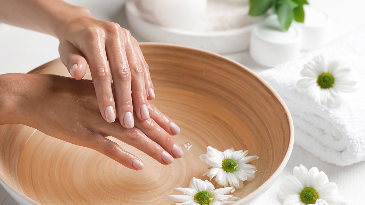How To Care For Dry Hands? 3 Natural DIY Remedies For Soft, Supple Skin