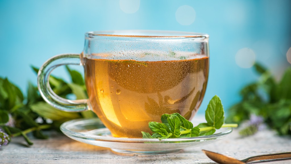 Green tea with mint made with magnesium glycinate or magnesium citrate