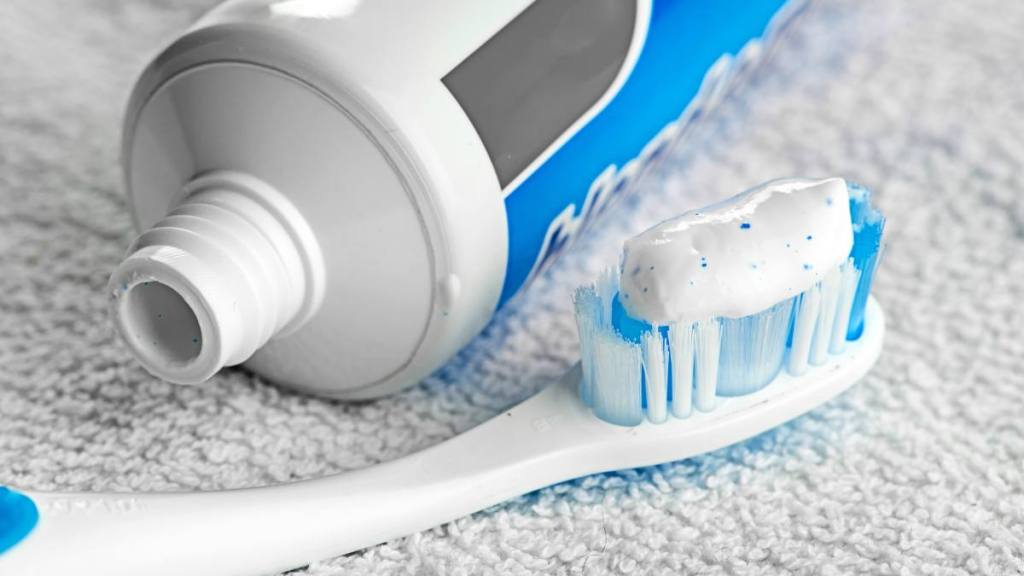 uses for toothpaste: carpet cleaning 