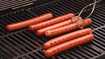 Tips for perfectly grilled hot dogs story image