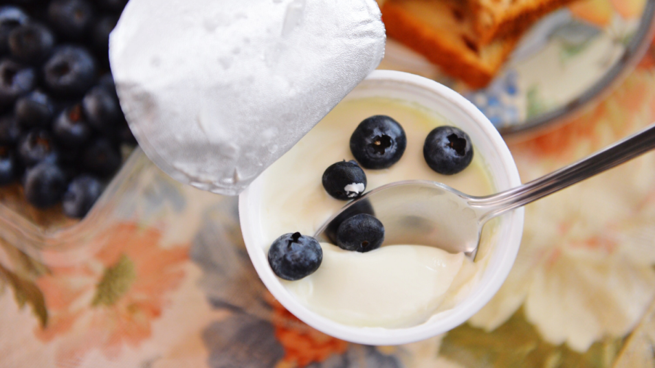 is-full-fat-yogurt-healthier-than-low-fat-yogurt