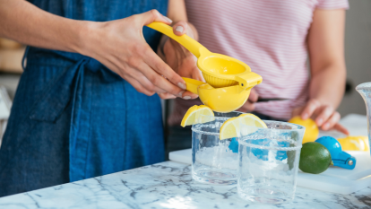 how-to-juice-a-lemon-correctly