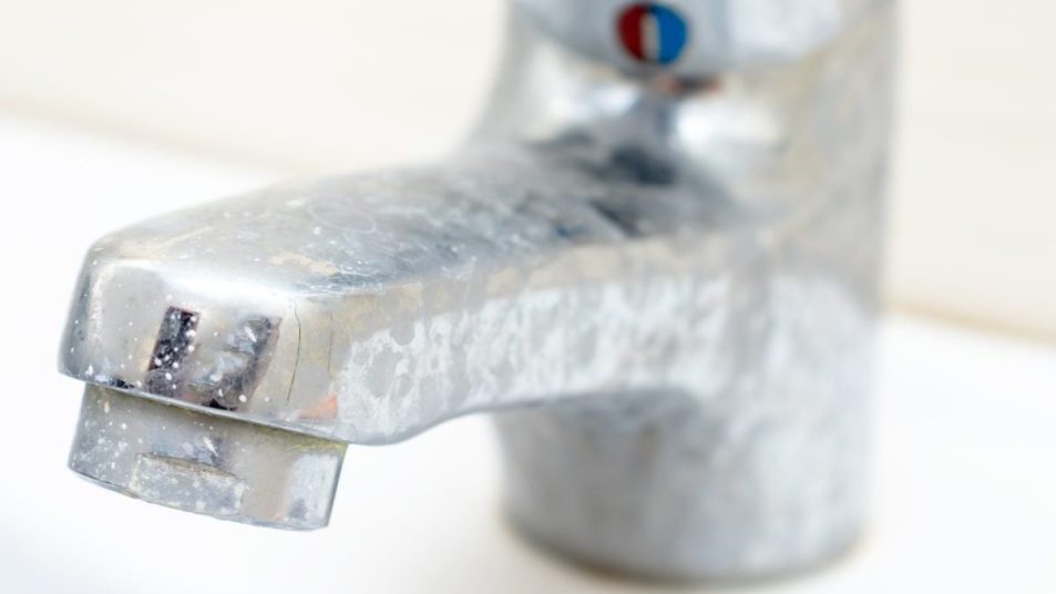 Sink faucet with limescale