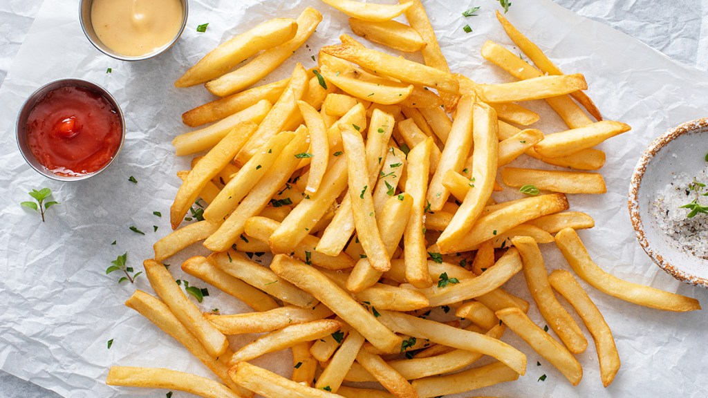 A recipe for Rosemary-Garlic Steak Fries as part of a guide on how to reheat them