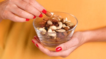 foods-that-prevent-breast-cancer-nuts