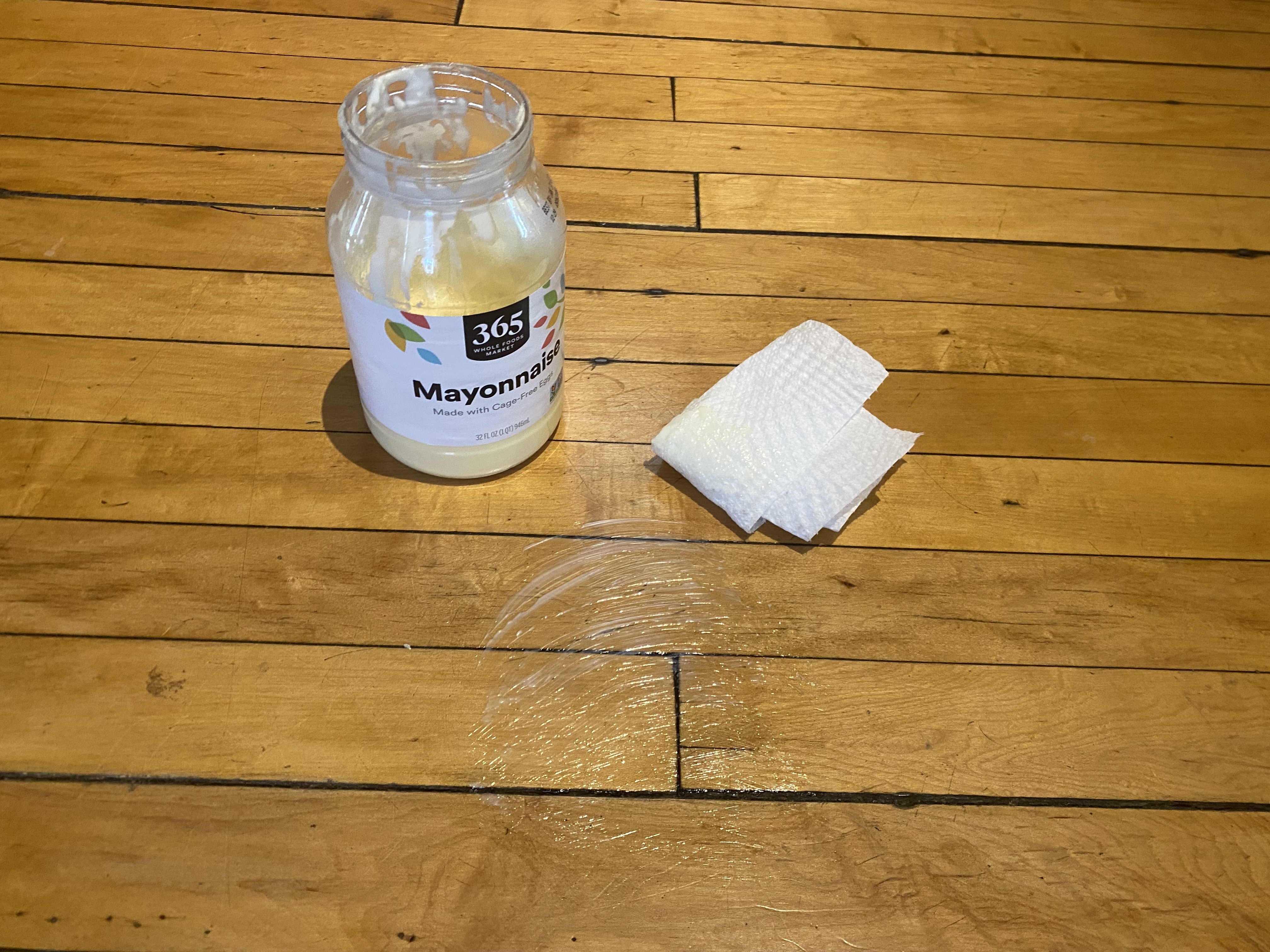 Cómo limpiar pisos de madera con una cucharada de mayonesa 