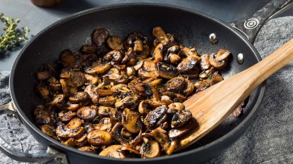 Sliced mushrooms satuéeing in a skillet so they're crispy, not soggy, once cooked