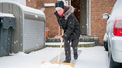 shoveling-snow-heart-attack