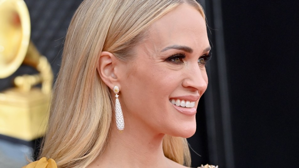 Carrie Underwood Close Up at Grammys