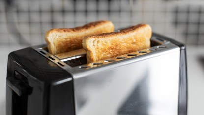 How to clean a toaster SEO story image