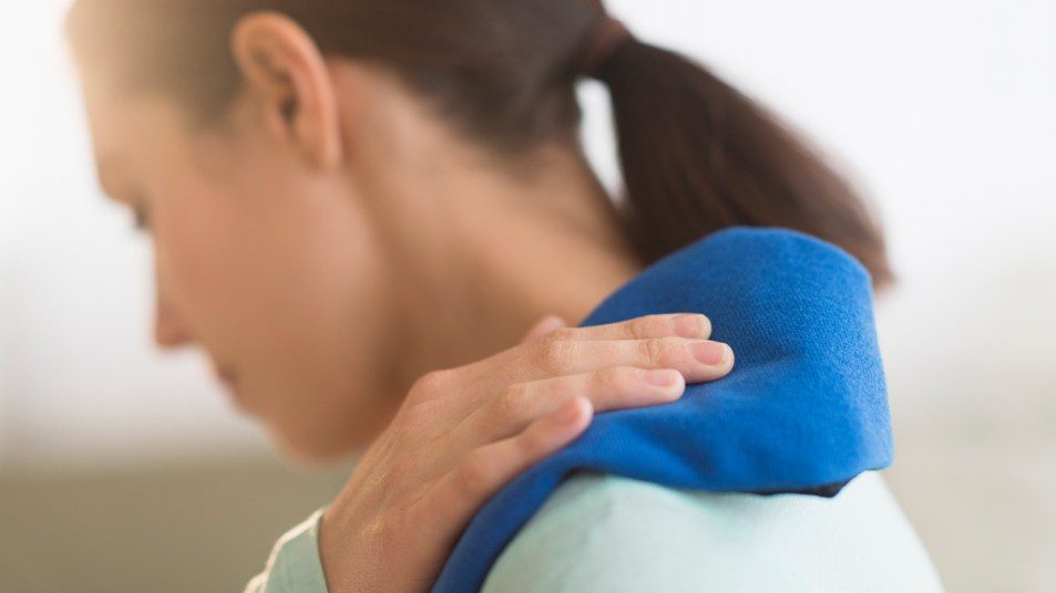 Woman with pain in her shoulder