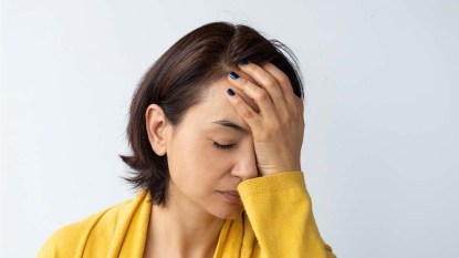 Woman experiencing brain fog and fatigue