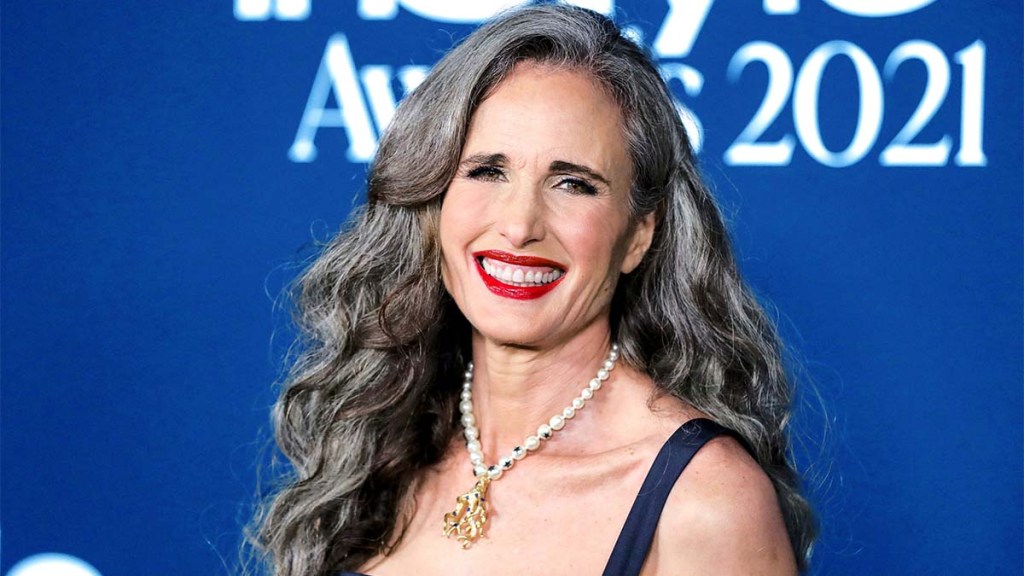 Andie-MacDowell-with-curly-hair-at-an-event