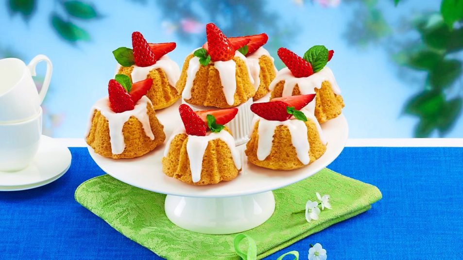 Orangey Mini Bundt Cakes sits on a table waiting to be eaten (Mini bundt cake recipes)
