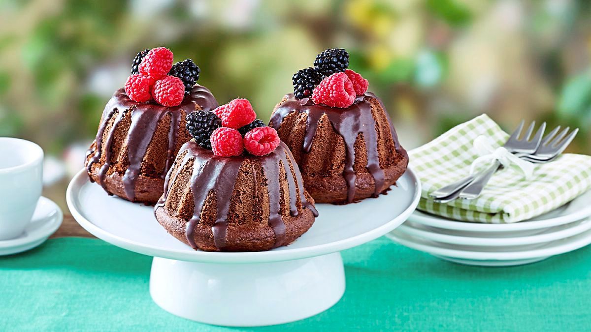 Strawberry and Chocolate Cake - Mini Bundt Cakes • The Answer is Cake