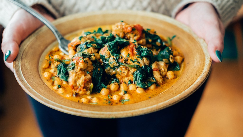 dish with chickpeas (can the Mediterranean diet help you lose weight