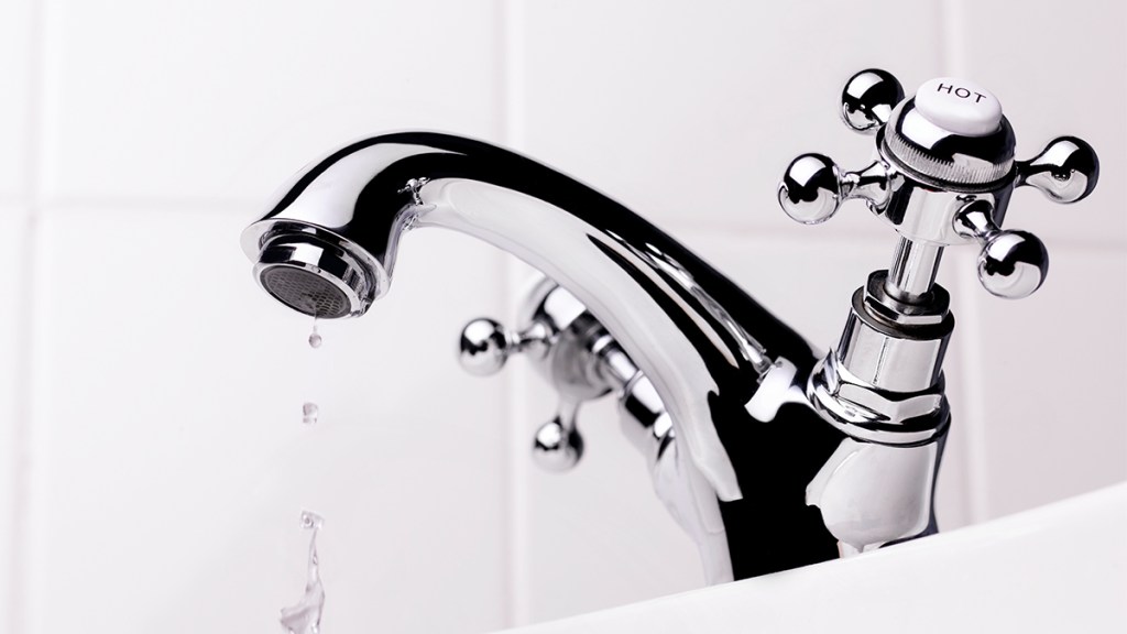 sparkling clean chrome faucet: Genius uses for dryer sheets