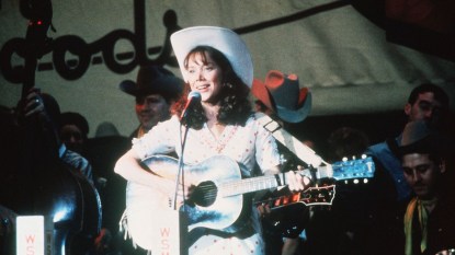 Sissy Spacek onstage with guitar in 'Coal Miner's Daughter'