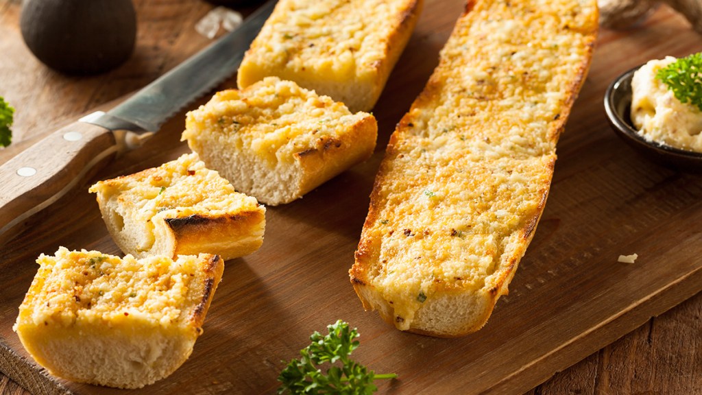 A garlic bread recipe to serve alongside "lazy" lasagna