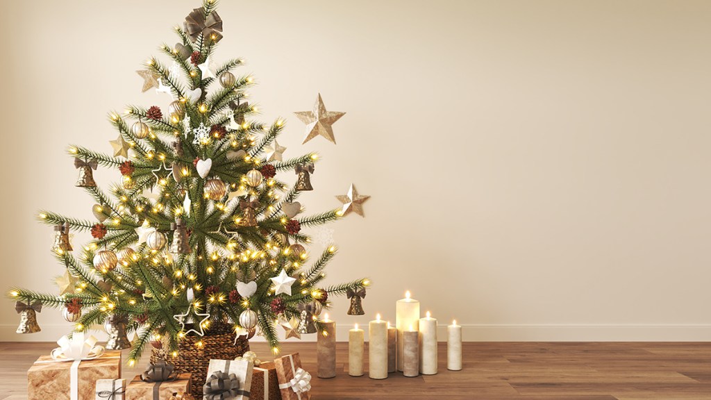 Christmas tree with white lights: How to put lights on a Christmas tree