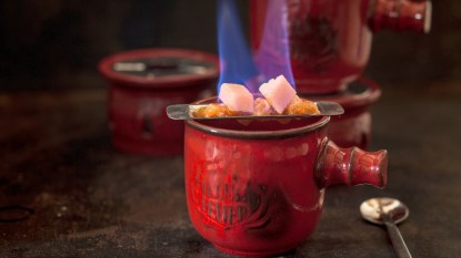 Preparing Feuerzangenbowle from the Offset Collection