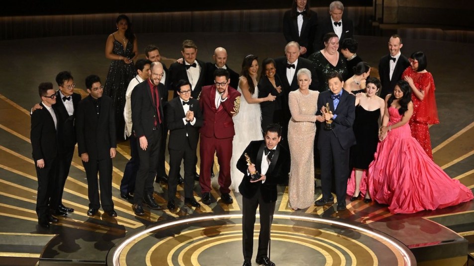 Cast and crew of the movie Everything Everywhere All at Once accepting Oscar for Best Picture