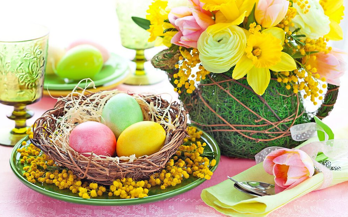 Egg basket decor and flowers for Easter