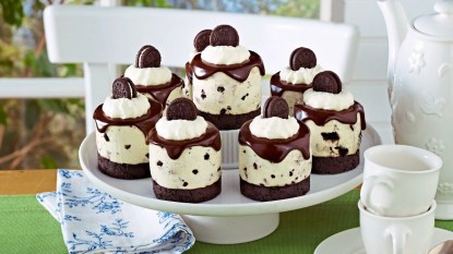 Mini Cookies ‘n’ Cream Cheesecakes