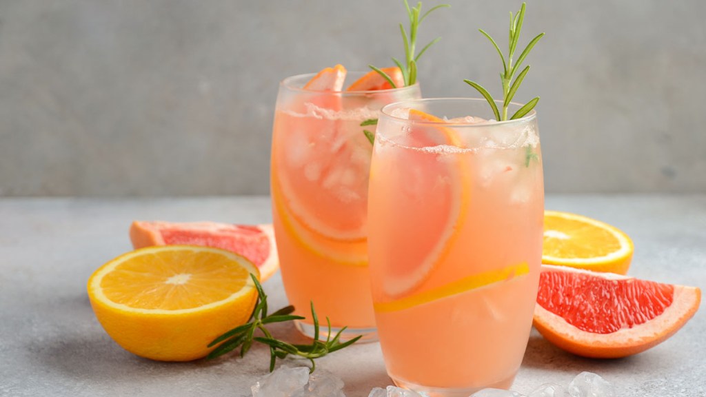 Lemon Gin Fizz cocktail