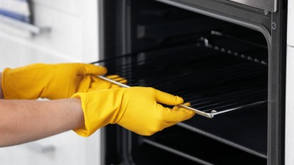 Tackling the chore knowing how to clean an oven rack