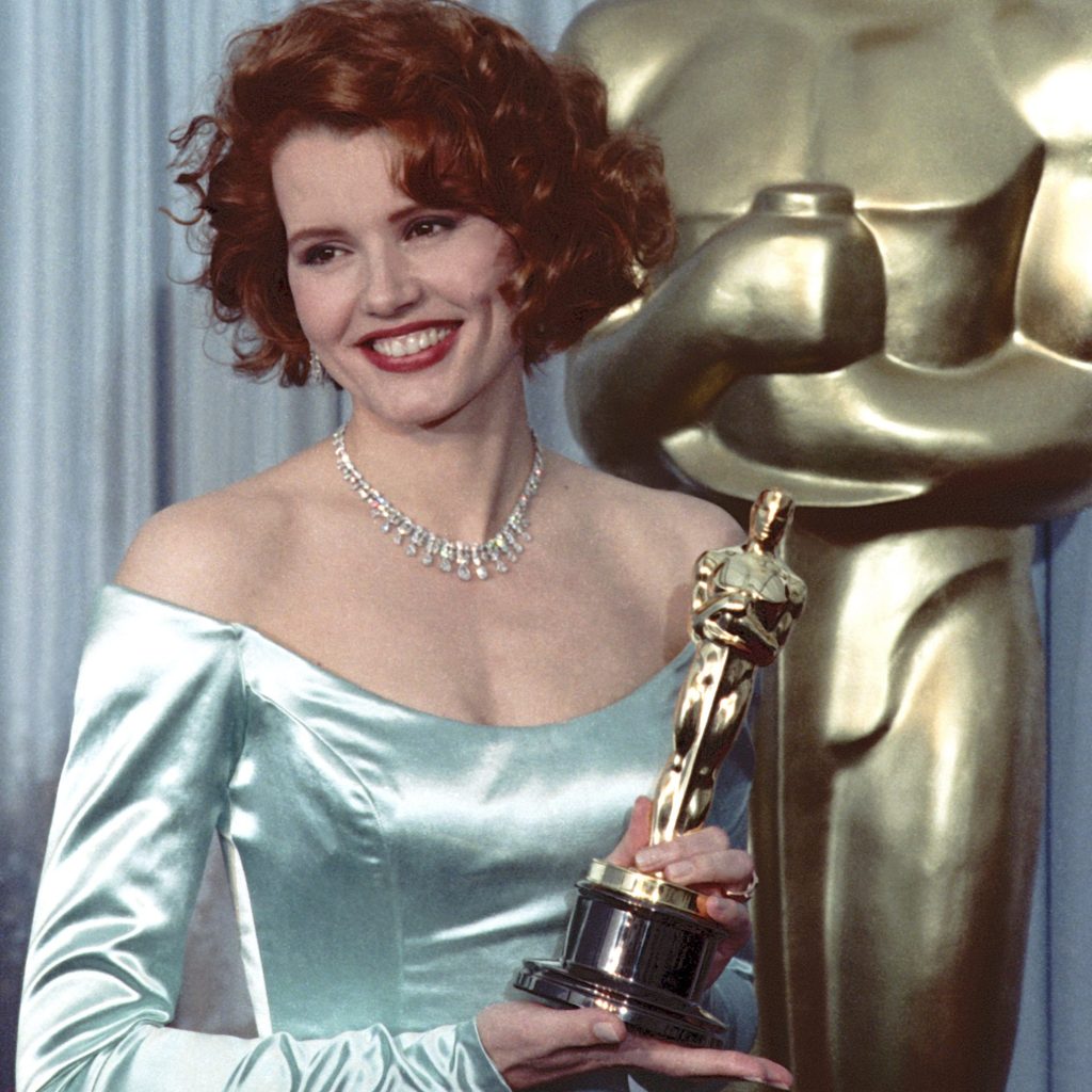 Geena Davis holds her Oscar in 1989