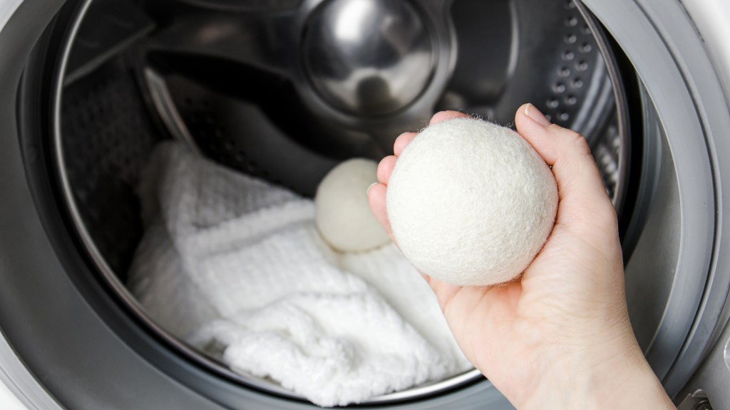"How to get rid of static in clothes" (wool dryer balls in dryer)