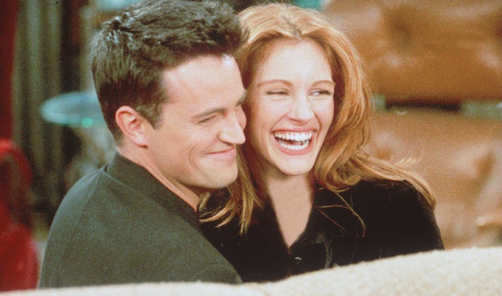 Matthew Perry and Julia Roberts on the set of Friends in early 1996