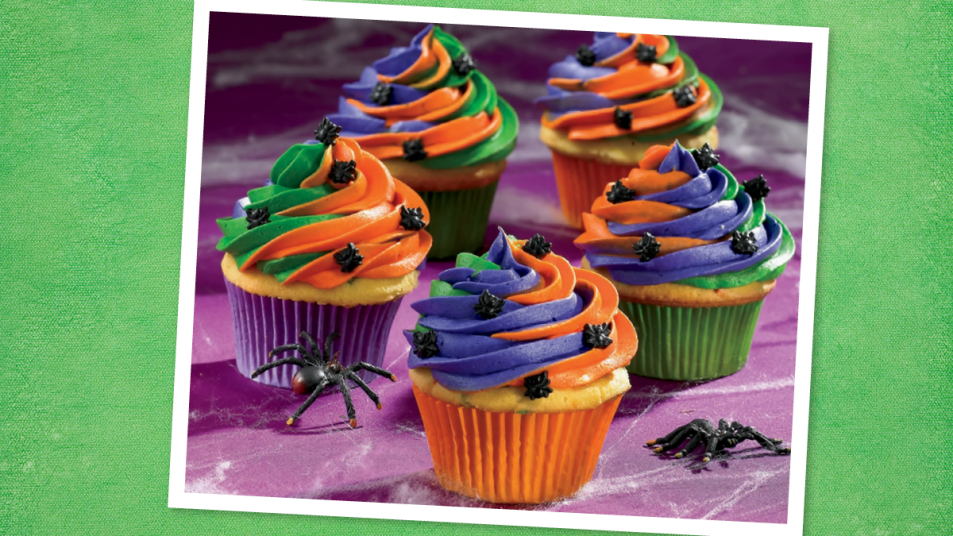 Spider Swirl Cupcakes sits on a green thing (halloween cupcakes)