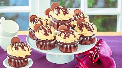Chocolate-Peanut Butter Cupcakes sits on a big white plate (Peanut butter desserts)
