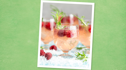 Raspberry Gin and Tonic (Christmas cocktails)
