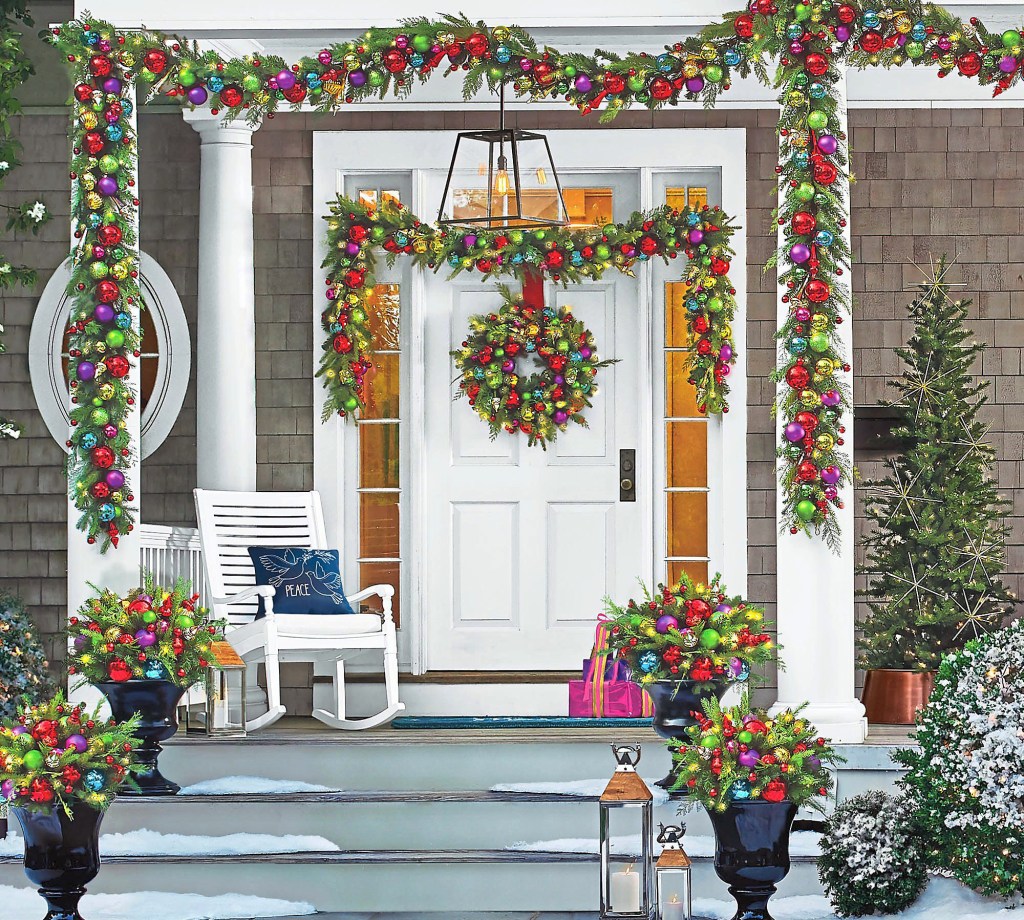 DIY outdoor Christmas decorations: Bright Baubled Christmas Door Look