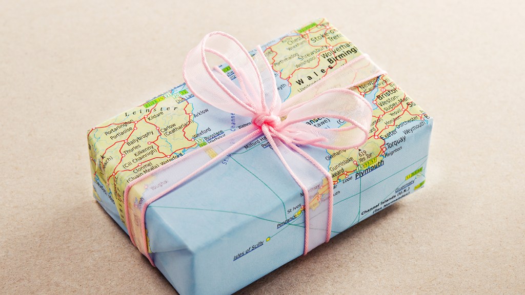 gift card in a box wrapped with a paper map: how to wrap a gift card